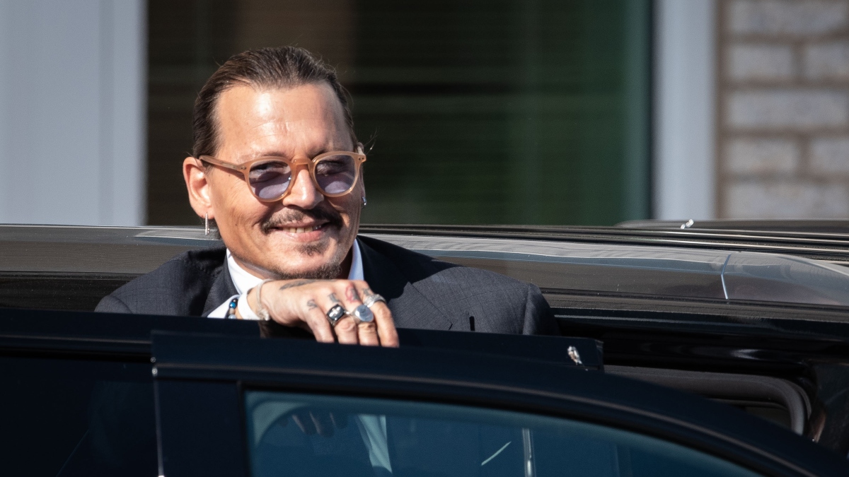 Johnny Depp monta un coche