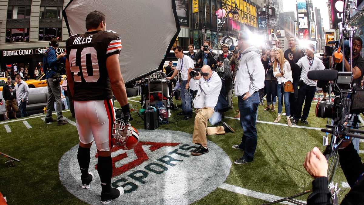 Peyton Hillis off a ventilator after swimming accident: girlfriend