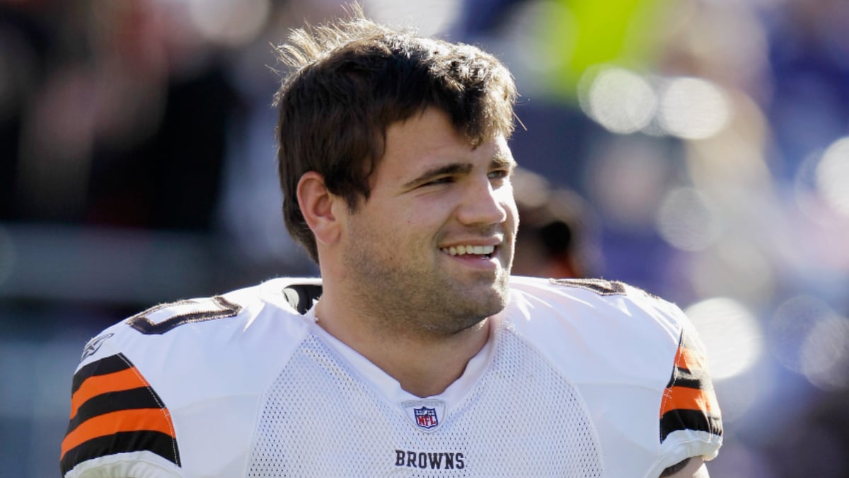 Peyton Hillis off a ventilator after swimming accident: girlfriend