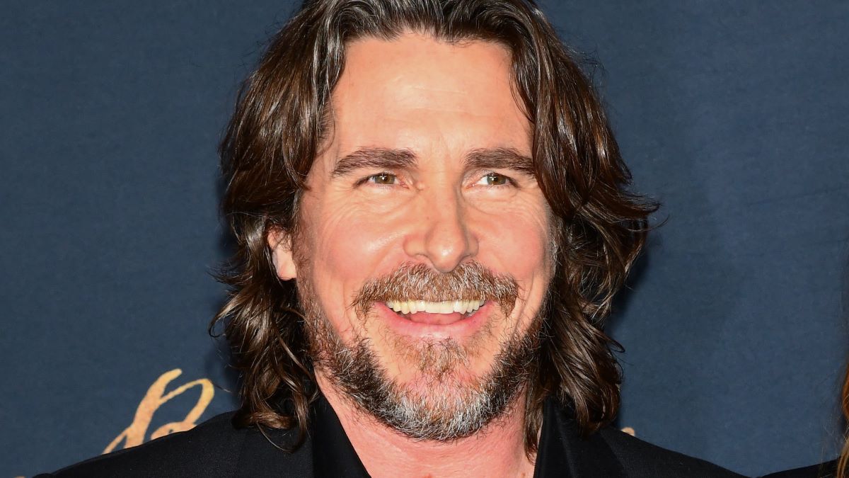 Christian Bale arrive à "L'oeil bleu pâle" Première de Los Angeles au DGA Theatre Complex le 14 décembre 2022 à Los Angeles, Californie.  (Photo de Jerod Harris/WireImage)