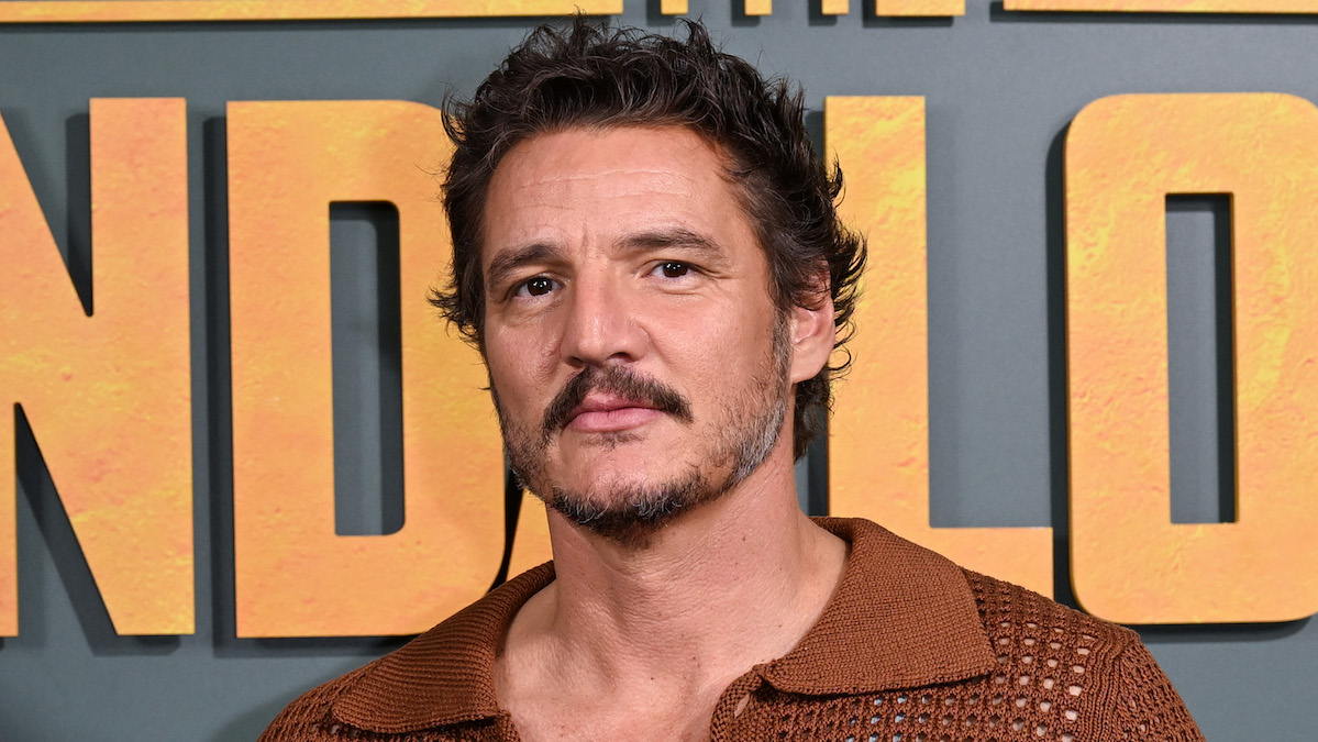 Pedro Pascal Looks Nothing Like Joel Or Mando In New Photos Celebrating 'The Mandalorian' Season 3 - Vimarsana News