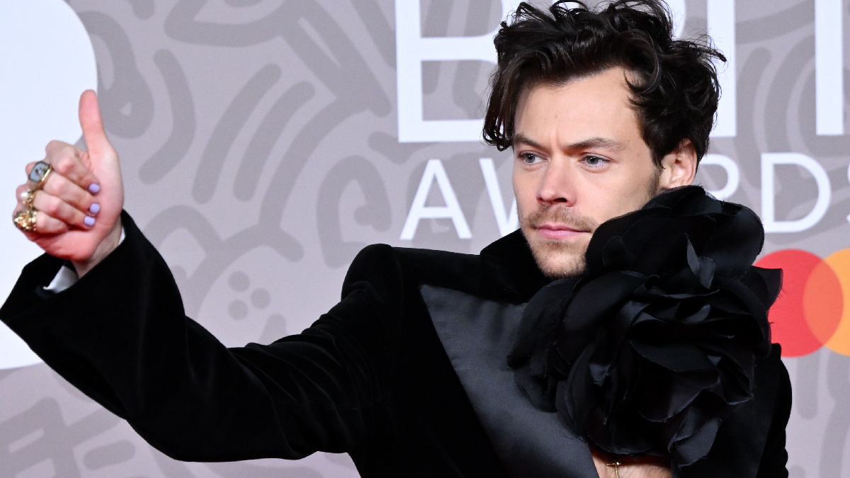 Harry Styles Drinking Out of a Shoe Will Be the Weirdest Thing You ...