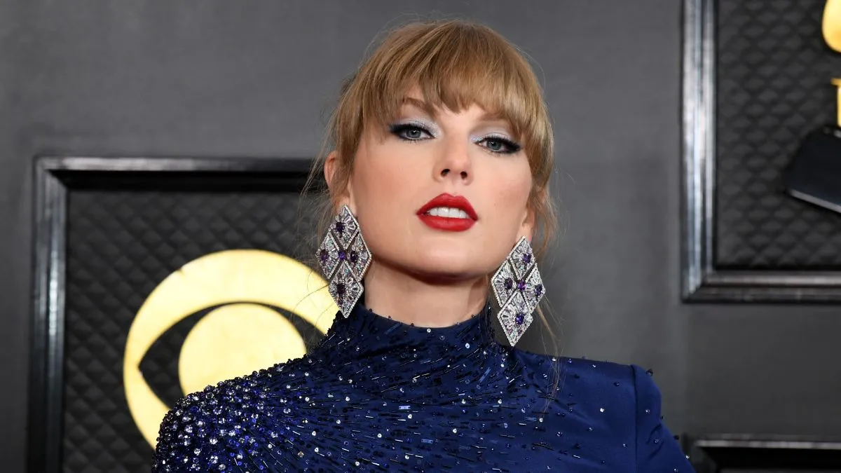 Taylor Swift looks typically mesmerizing at the 2023 Grammys