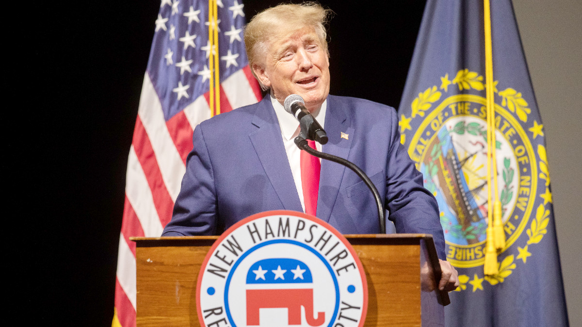 Cựu Tổng thống Hoa Kỳ Donald Trump phát biểu tại Cuộc họp thường niên của Ủy ban Nhà nước Đảng Cộng hòa New Hampshire vào ngày 28 tháng 1 năm 2023 tại Salem, New Hampshire.