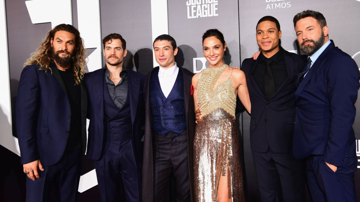 (L-R) Actors Jason Momoa, Henry Cavill, Ezra Miller, Gal Gadot, Ray Fisher, and Ben Affleck attend the premiere of Warner Bros. Pictures' "Justice League" at Dolby Theatre on November 13, 2017 in Hollywood, California.