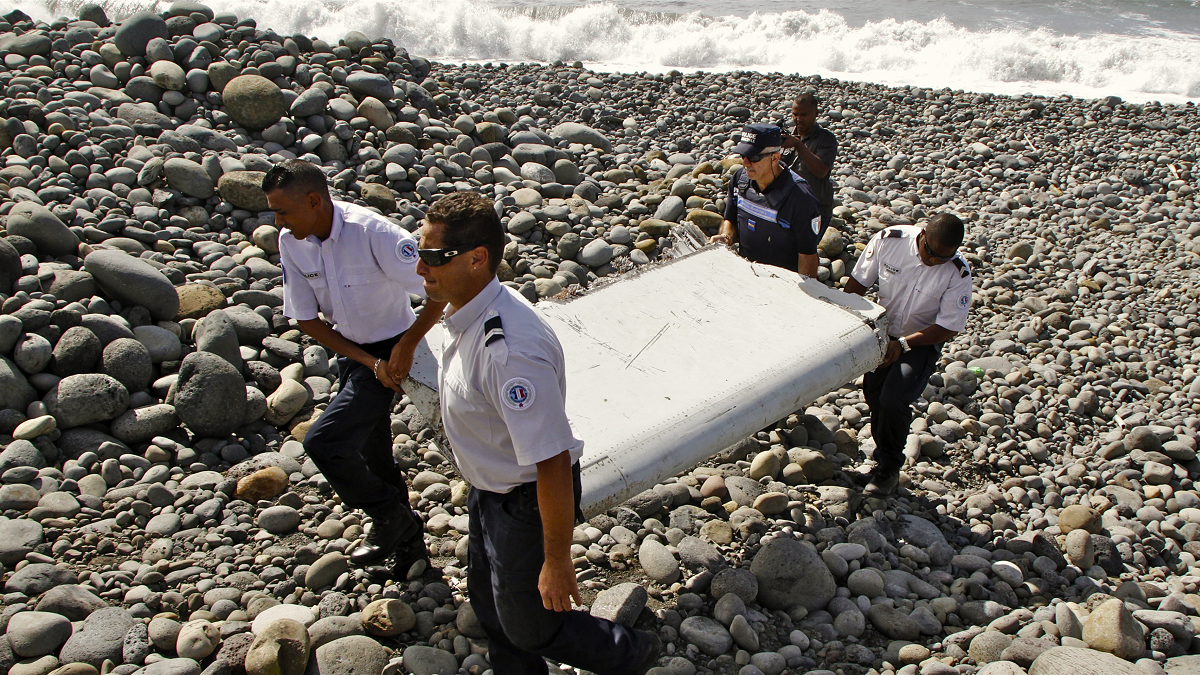 MH370_The_Plane_That_Disappeared_S1_E3_00_02_10_03