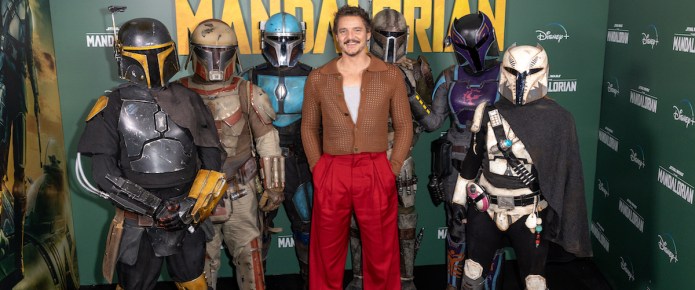 Latest ‘Star Wars’ News: Mark Hamill and Brie Larson make our weekend on Twitter and Donnie Yen shares some insight on changes he made to Chirrut Imwe