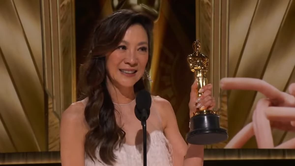 Michelle Yeoh accepts her Oscar