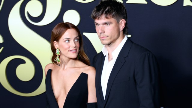'Daisy Jones and The Six' Fans Have an 'Awkward' Sex Scene Between Riley Keough and Her Real-Life Husband to Look Forward To - Vimarsana News
