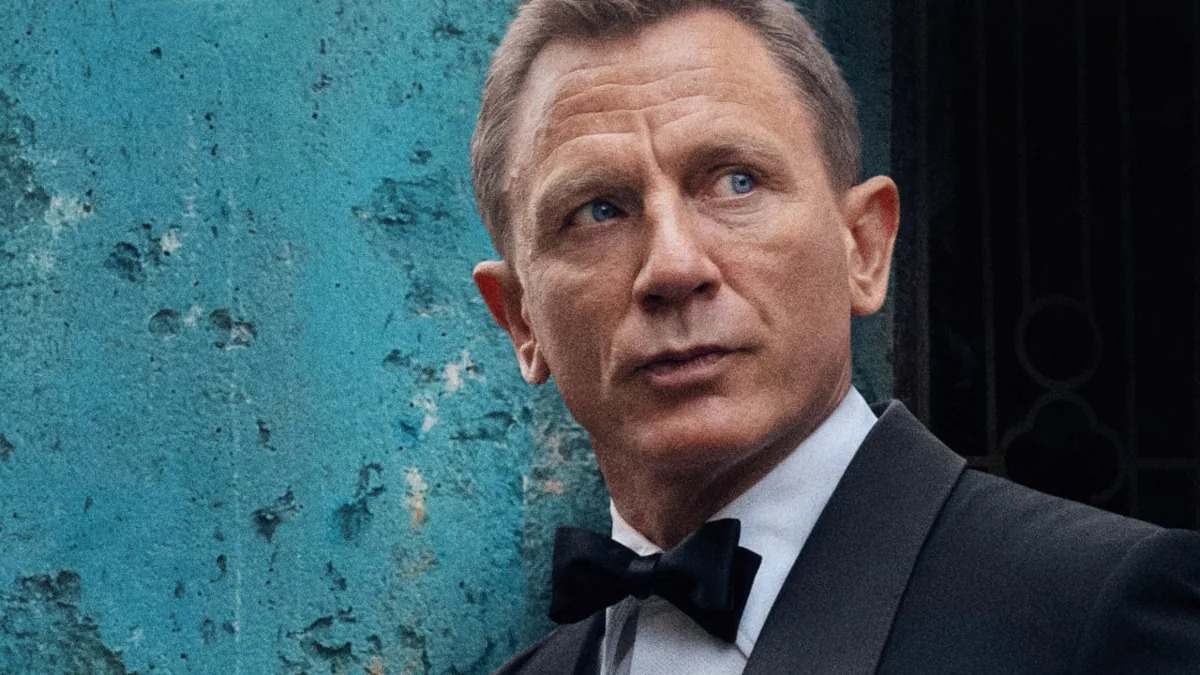 Daniel Craig as James Bond in 'No Time To Die' poster