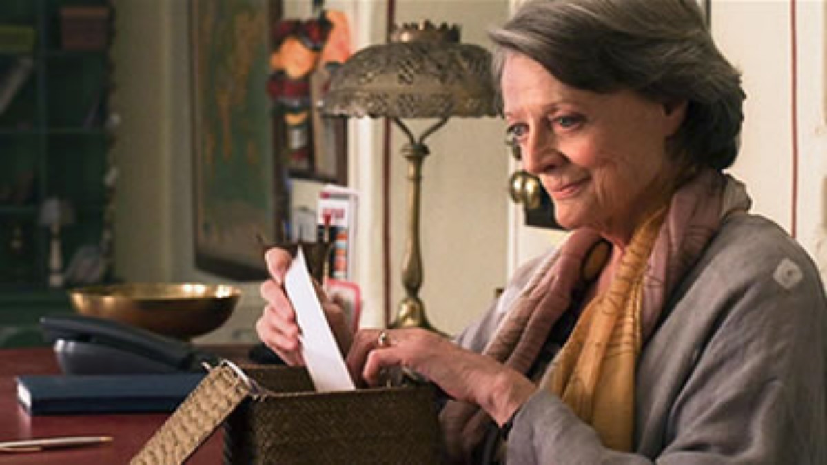 Maggie Smith in Best Marigold Hotel 