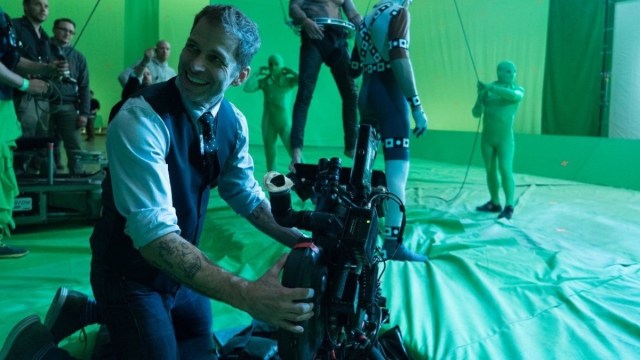 Zack Snyder Thanks Fans for Backing His Other Extended Superhero Epic - Vimarsana News