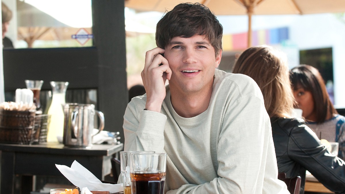Ashton Kutcher in No Strings Attached (1)