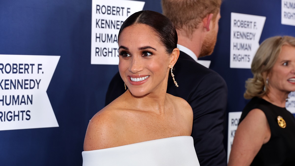 NOVA YORK, NOVA YORK - 06 DE DEZEMBRO: Meghan, Duquesa de Sussex, participa do Robert F. Kennedy Human Rights Ripple of Hope Gala 2022 no New York Hilton em 06 de dezembro de 2022 na cidade de Nova York.