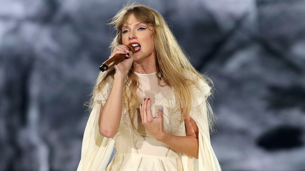 Taylor Swift’s Surprise Song Convinces Fans the Breakup Was Not ...