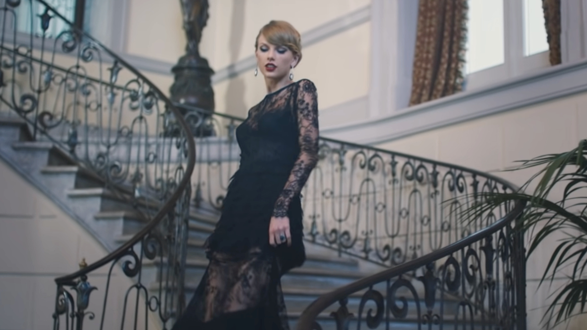Taylor Swift looks sultry in the music video for "Blank Space"