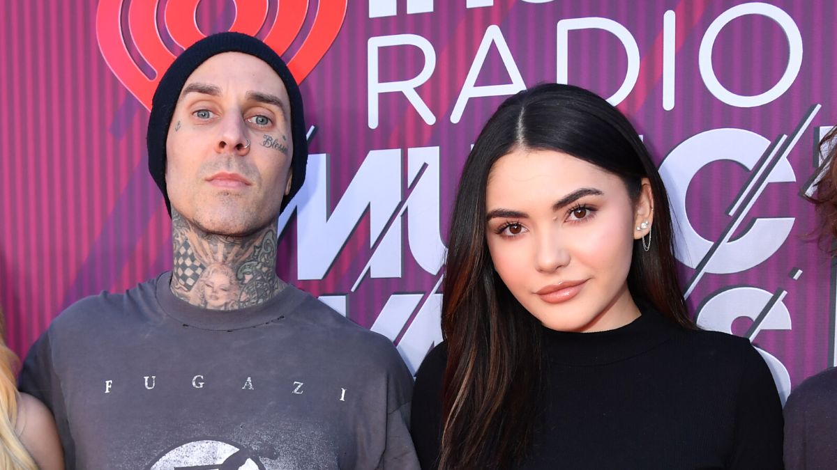 LOS ANGELES, CALIFORNIA - MARCH 14: (EDITORIAL USE ONLY. NO COMMERCIAL USE) (L-R) Alabama Barker, Travis Barker, Atiana De La Hoya and Landon Asher Barker attends the 2019 iHeartRadio Music Awards which broadcasted live on FOX at Microsoft Theater on March 14, 2019 in Los Angeles, California.