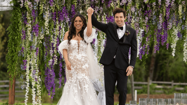 Netflix's Live 'Love Is Blind' Event Breaks and Inspires Rage on Twitter - Vimarsana News