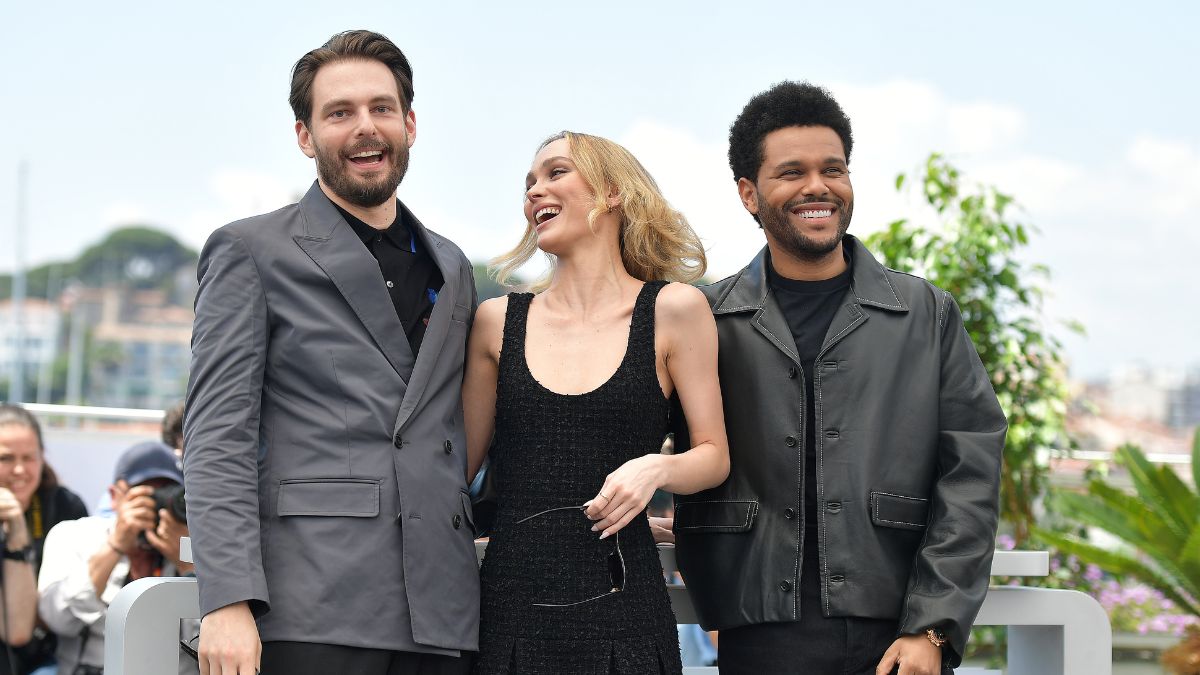 CANNES, FRANÇA - 23 DE MAIO: Sam Levinson, Lily-Rose Depp e Abel 'The Weeknd' Tesfaye atendem "O ídolo" photocall no 76º festival anual de cinema de Cannes no Palais des Festivals em 23 de maio de 2023 em Cannes, França.