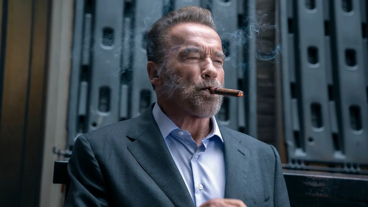 Danoso.  Arnold Schwarzenegger como Luke Brunner no episódio 101 de Fubar.