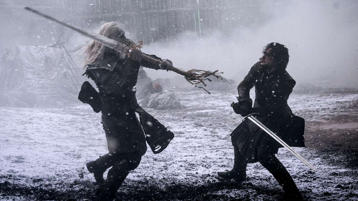 Jon Snow fights a White Walker.