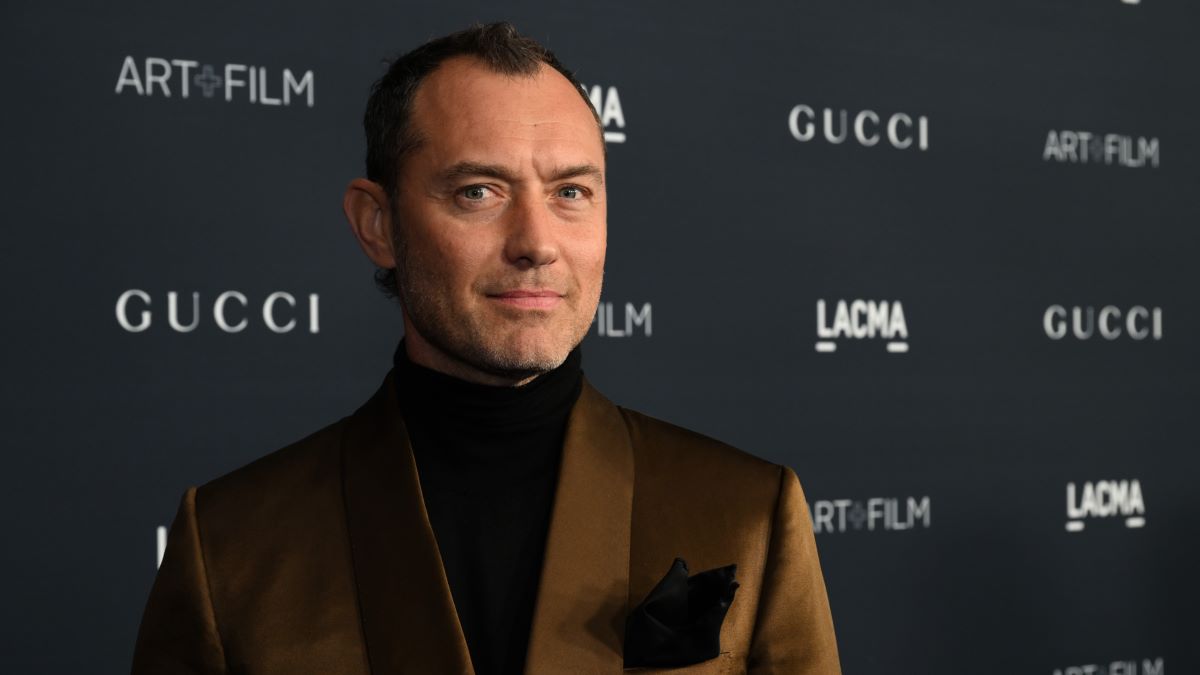 Jude Law attends the 2022 LACMA ART+FILM GALA Presented By Gucci at Los Angeles County Museum of Art on November 05, 2022 in Los Angeles, California. (Photo by Michael Kovac/Getty Images for LACMA)