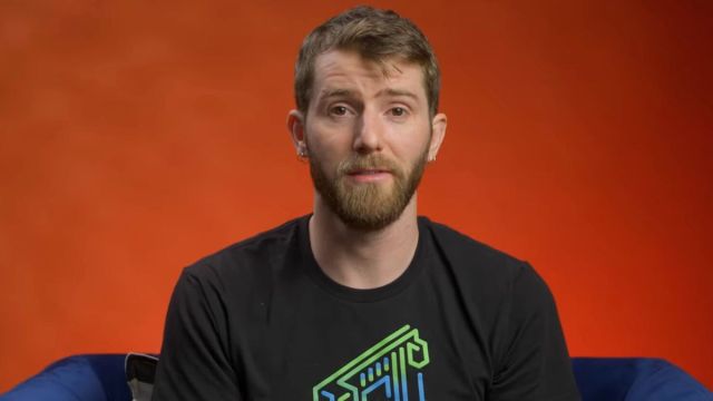 Linus From 'Linus Tech Tips' Announces He's Stepping Down From CEO - Vimarsana News