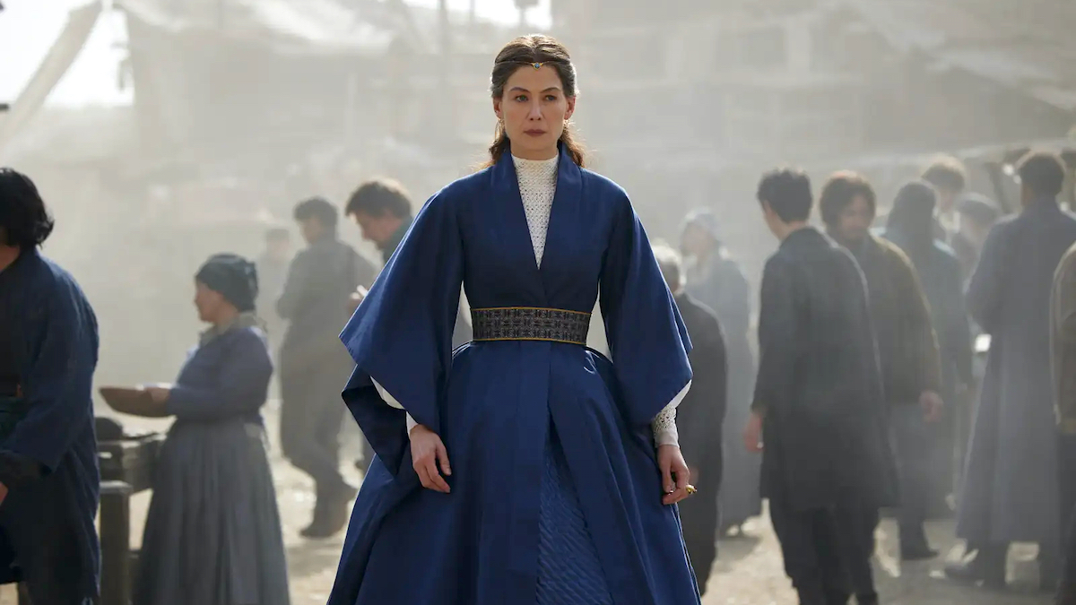 Rosamund Pike como Moiraine Domodred em 'A Roda do Tempo'