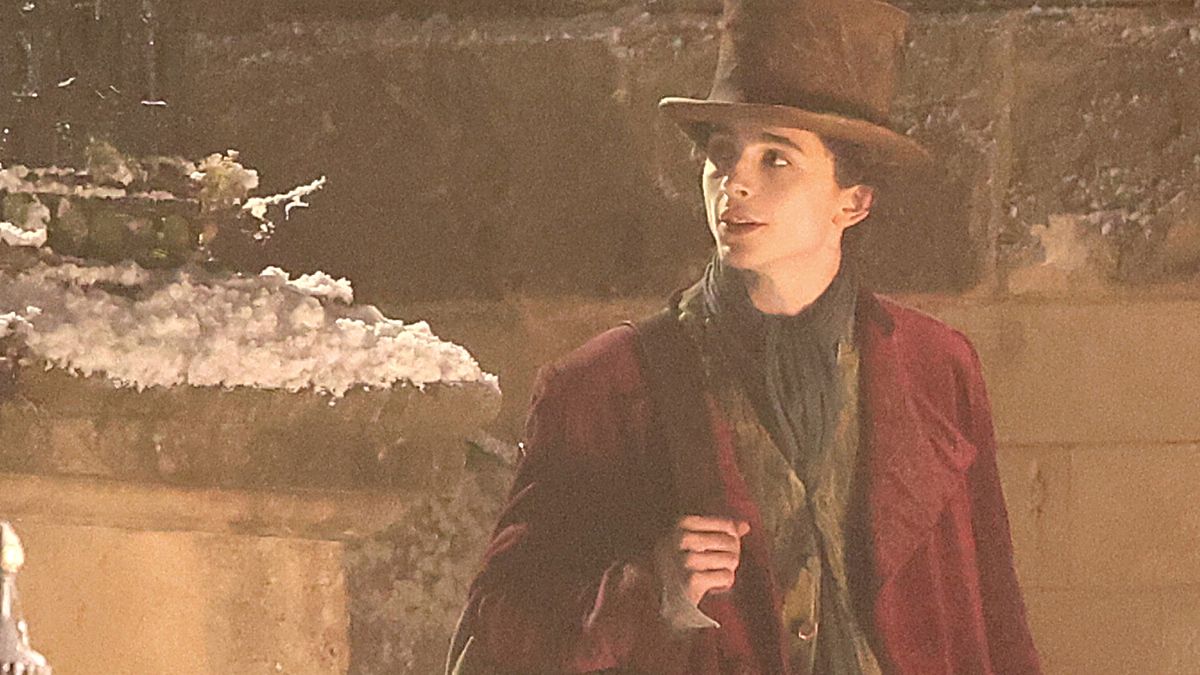 BATH, ENGLAND - OCTOBER 14: Timothée Chalamet seen filming the new Willy Wonka movie on October 14, 2021 in Bath, England.