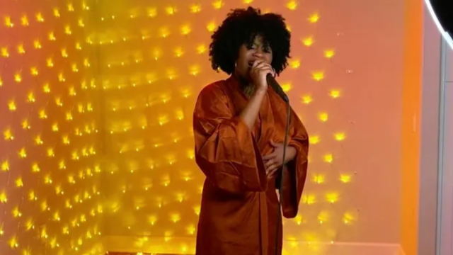 'American Idol' Winner Back Singing on the New York Subway for Donations - Vimarsana News