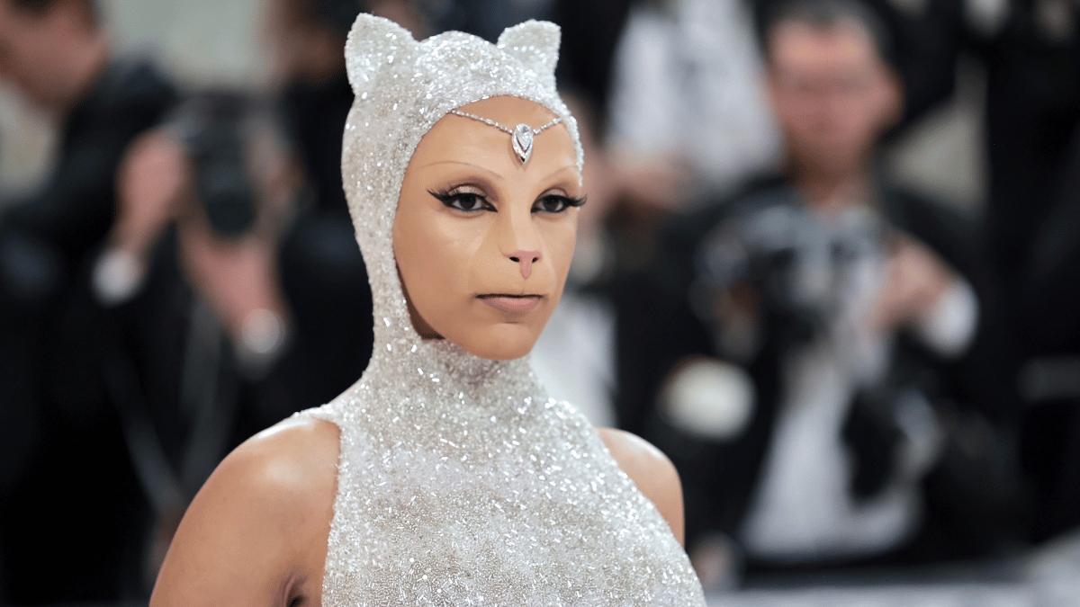 Doja Cat’s Met Gala Look Is a Nod to Karl Lagerfeld’s Cat — We Think