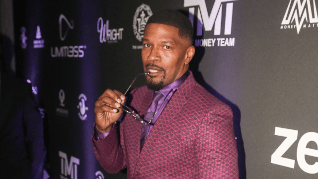 Jamie Foxx Still Recovering as Friends and Family Visit Rehab Facility - Vimarsana News