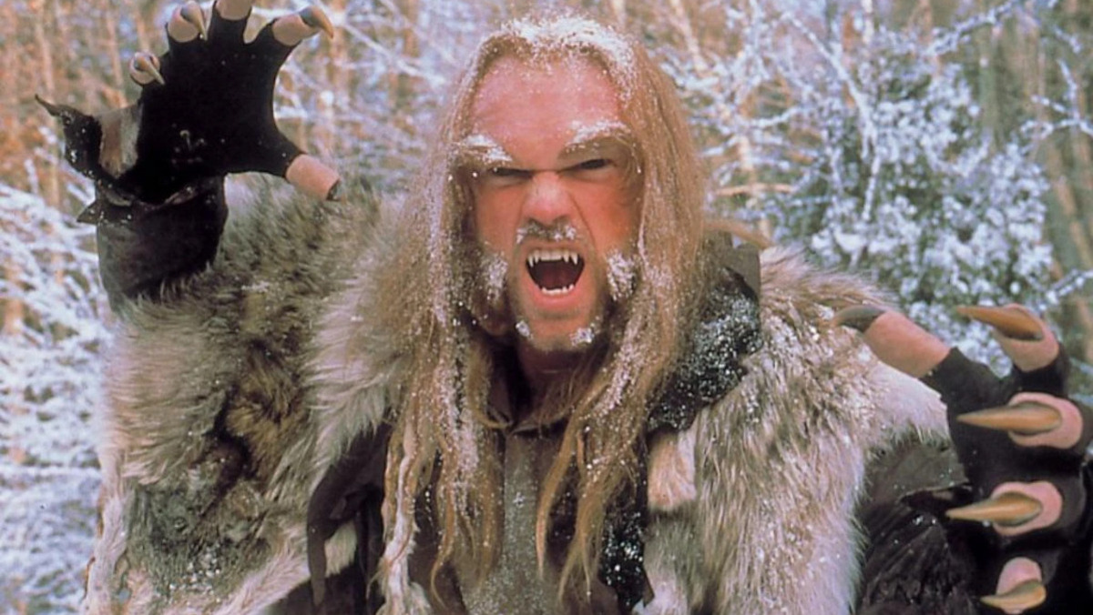 Tyler Mane's Sabretooth snarls at the camera in a promo photo for 2000's X-Men movie.