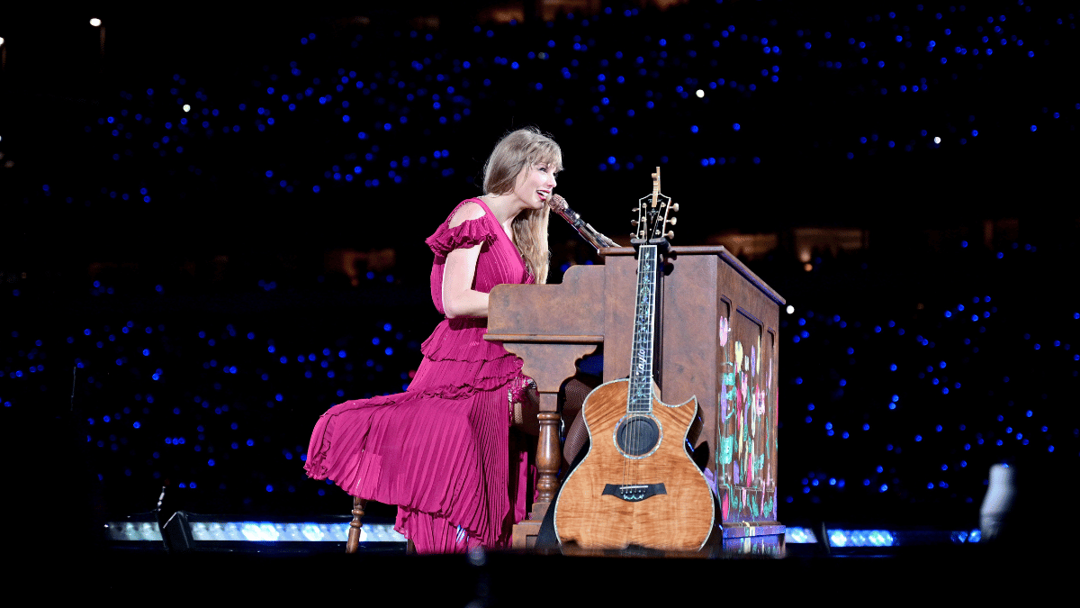 Taylor Swift performs in Philadelphia
