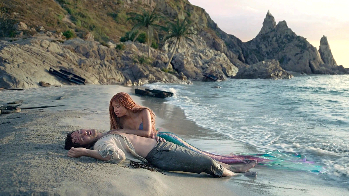 Йона Хауер-Кинг и Хали Бейли като принц Ерик и Ариел в „Малката русалка“