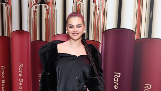 Selena Gomez Takes New Rare Beauty Products for a TikTok Spin - Vimarsana News