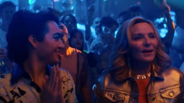 Kim Cattrall's 'Glamorous' Promises Glam and Emotional Healing - Vimarsana News
