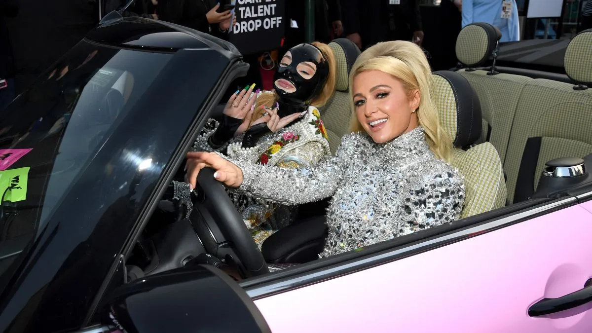 Paris Hilton and Kim Petras at the 2021 MTV Video Music Awards