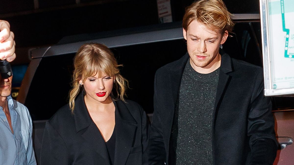 NEW YORK, NEW YORK - OCTOBER 06: Taylor Swift and Joe Alwyn arrive at Zuma on October 06, 2019 in New York City.