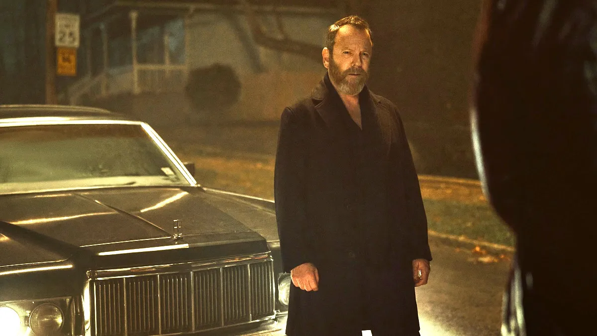 Kiefer Sutherland como Nixon em Eles clonaram Tyrone.