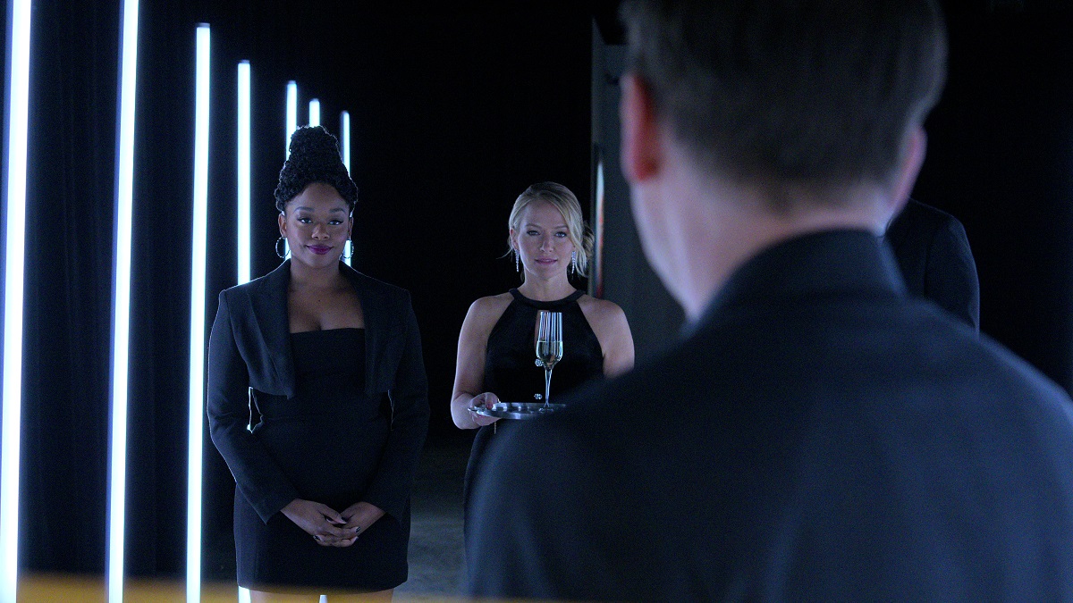 The Lincoln Lawyer. (L to R) Jazz Raycole as Izzy Letts, Becki Newton as Lorna Crane in episode 206 of The Lincoln Lawyer.