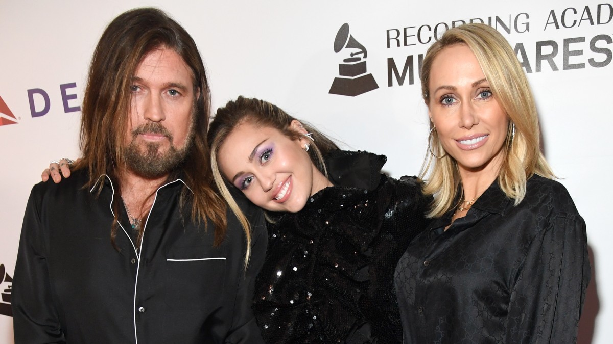 Who Did Miley Cyrus Mom Tish Cyrus Marry The Relationship Timeline And Her Divorce From 9970