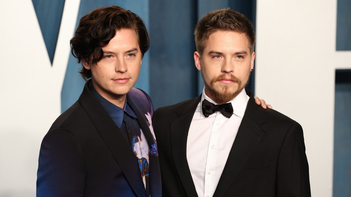 BEVERLY HILLS, CALIFORNIA - MARCH 27: Cole Sprse and Dylan Sprouse attend the 2022 Vanity Fair Oscar Party hosted by Radhika Jones at Wallis Annenberg Center for the Performing Arts on March 27, 2022 in Beverly Hills, California. 