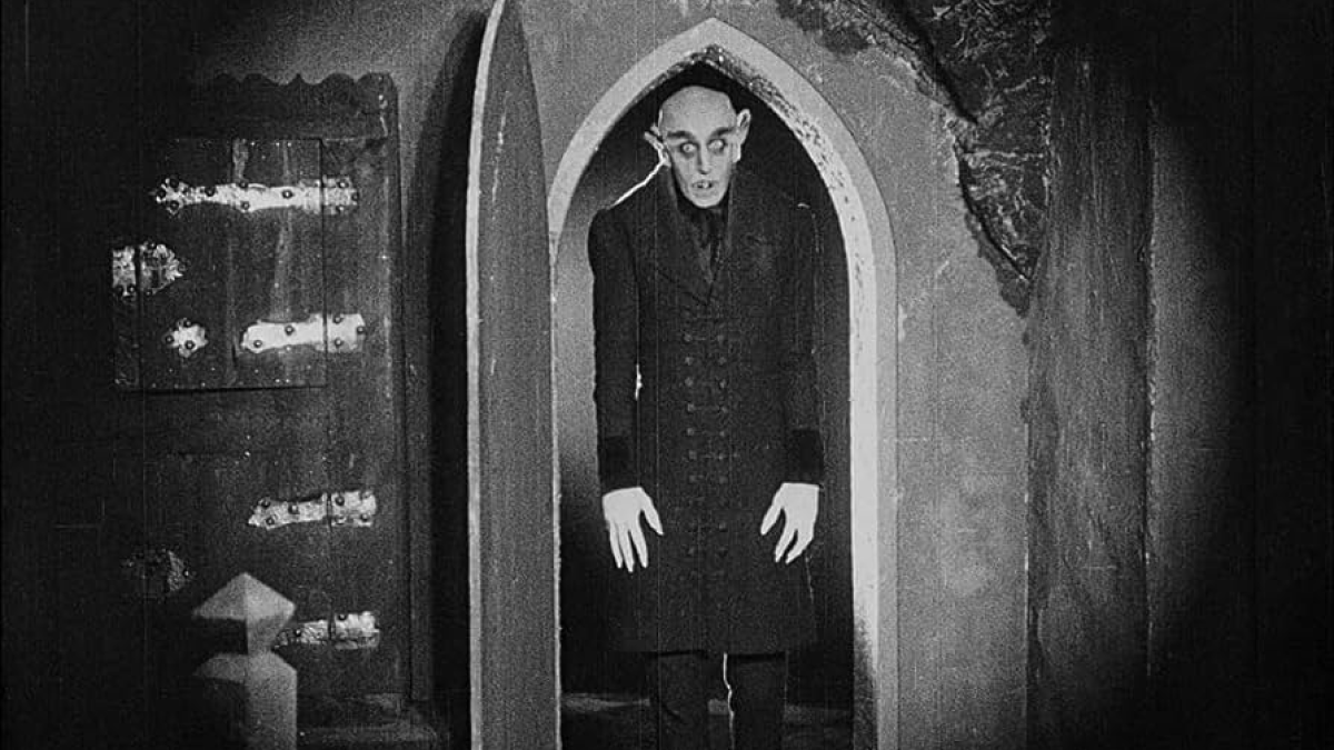 Count Orlok standing awkwardly in "Nosferatu"