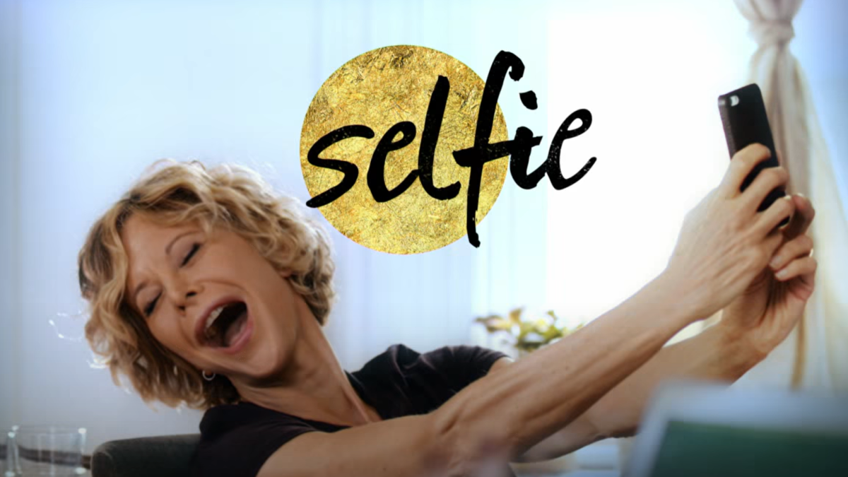 Meg Ryan tirando uma selfie em ‘Fan Girl’