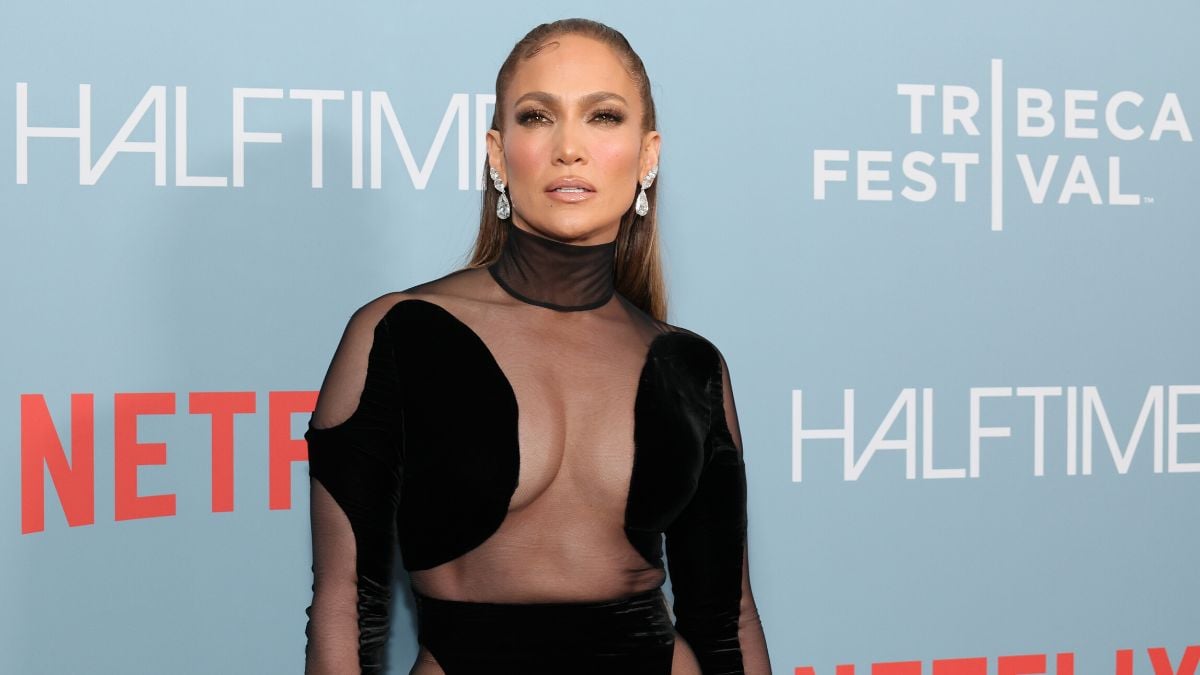 NEW YORK, NEW YORK - JUNE 08: Jennifer Lopez attends the "Halftime" Premiere during the Tribeca Festival Opening Night on June 08, 2022 in New York City. 