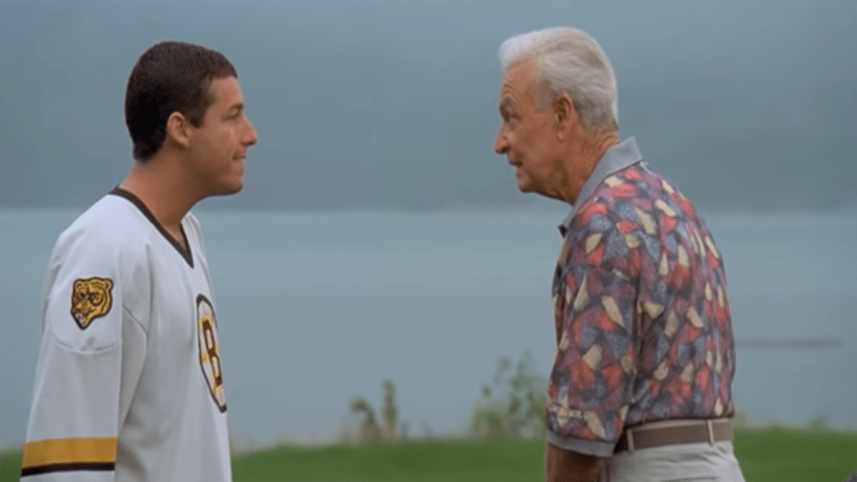 Adam Sandler e Bob Barker se enfrentam enquanto jogam golfe em "Feliz Gilmore." 