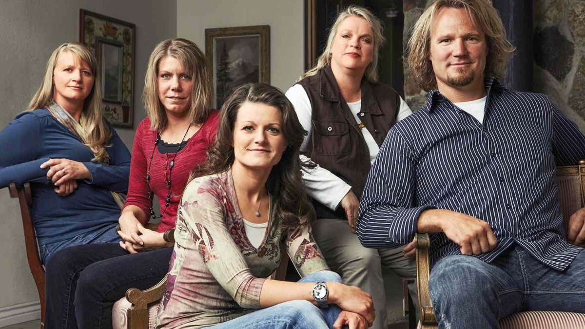 Sister Wives cast posing together in their former home