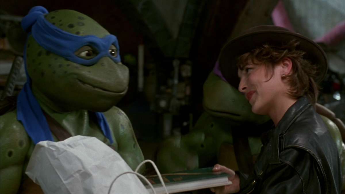 Leonardo sorrindo super estranhamente para April O'Neil