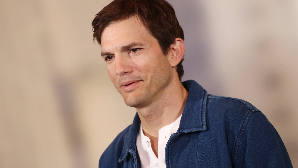 LOS ANGELES, CALIFORNIA - JANUARY 30: Ashton Kutcher attends the photocall for Netflix's "Your Place Or Mine" at Four Seasons Hotel Los Angeles at Beverly Hills on January 30, 2023 in Los Angeles, California.